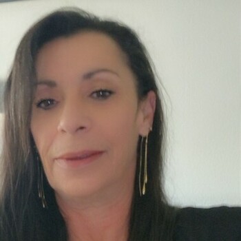 Fotografía de Natalia Faraco, asesora inmobiliario SAFTI
