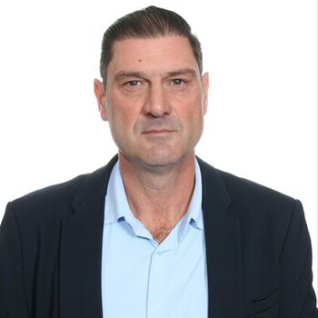 Fotografía de David Davi, asesor inmobiliario SAFTI