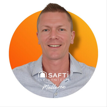 Fotografía de Christian Tilg, asesor inmobiliario SAFTI
