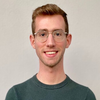 Fotografía de Adam Fierst, asesor inmobiliario SAFTI