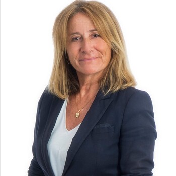 Fotografía de María Alonso, asesora inmobiliario SAFTI