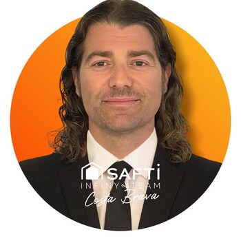 Fotografía de David Llach, asesor inmobiliario SAFTI