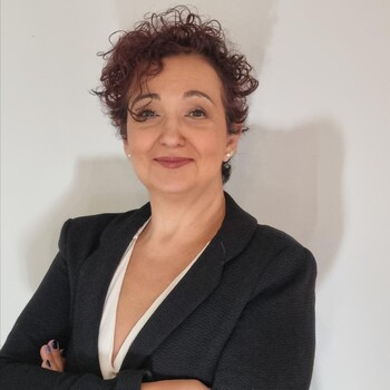 Fotografía de Mónica Martínez, asesora inmobiliario SAFTI