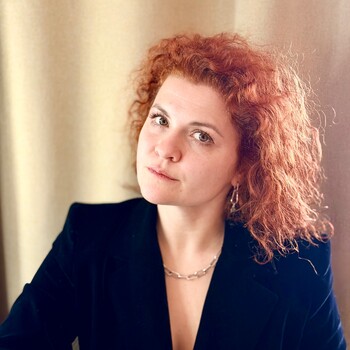 Fotografía de Elena Bashani, asesora inmobiliario SAFTI