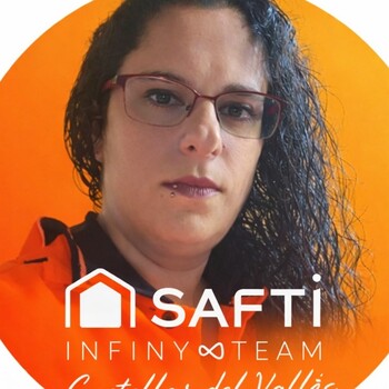 Fotografía de Montserrat Sannicolás, asesora inmobiliario SAFTI