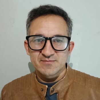 Fotografía de Cristian Lezcano, asesor inmobiliario SAFTI