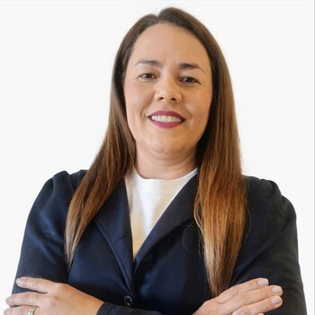 Fotografía de Sara Cano, asesora inmobiliario SAFTI