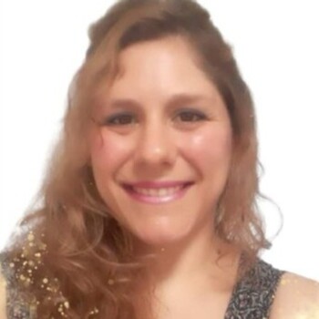 Fotografía de Romina Bazán González, asesora inmobiliario SAFTI