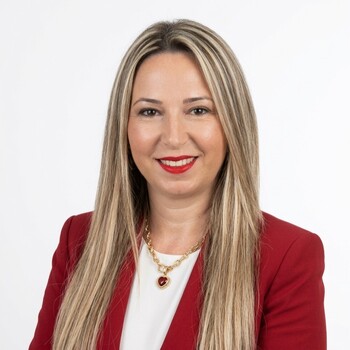 Fotografía de Laura Gámez, asesora inmobiliario SAFTI