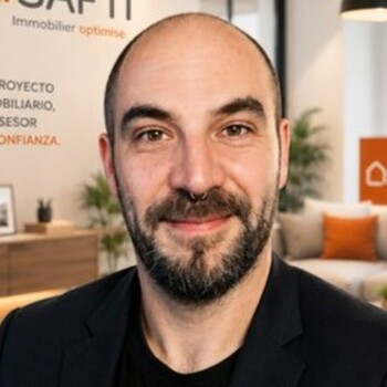 Fotografía de Eneko Llamosas, asesor inmobiliario SAFTI