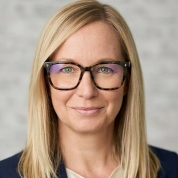 Fotografía de Jonna Karlsson, asesora inmobiliario SAFTI