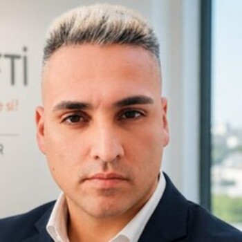 Fotografía de Jonatan Barberis, asesor inmobiliario SAFTI