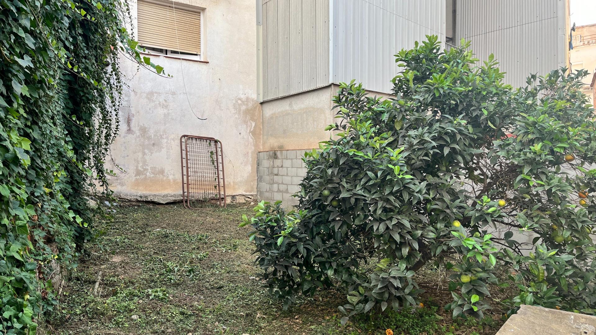 Photo 14 of the listing.