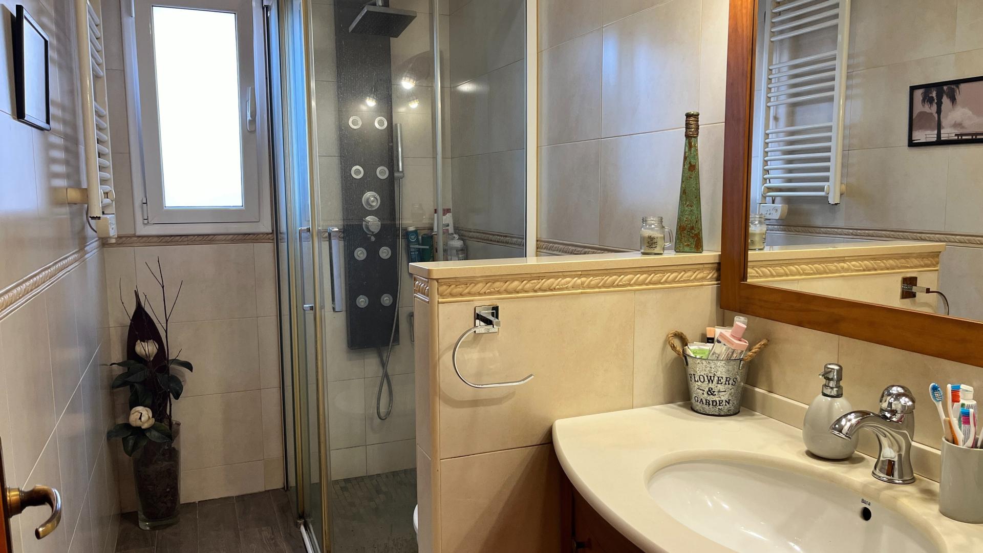 Photo 11 of the listing.