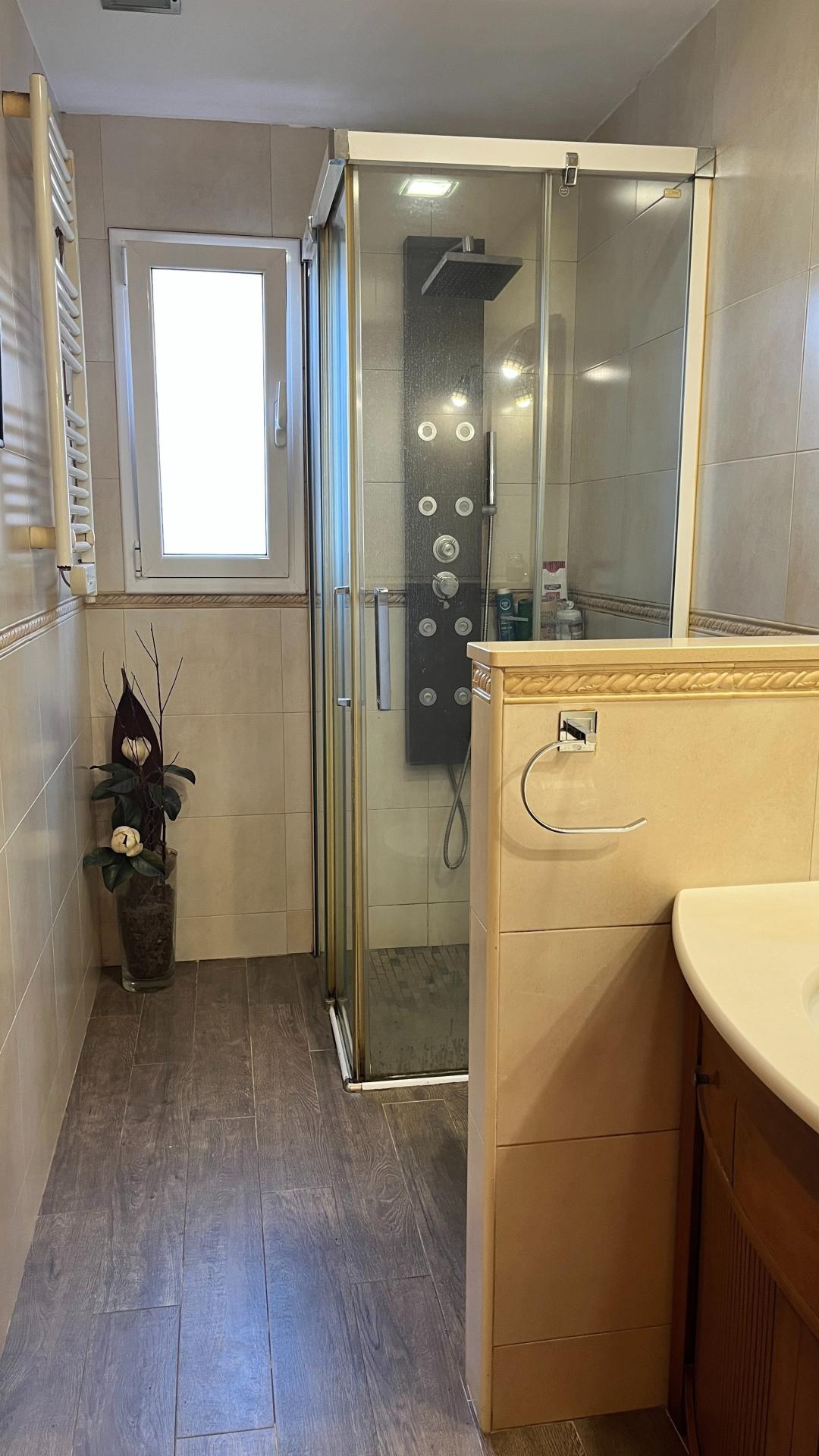 Photo 12 of the listing.