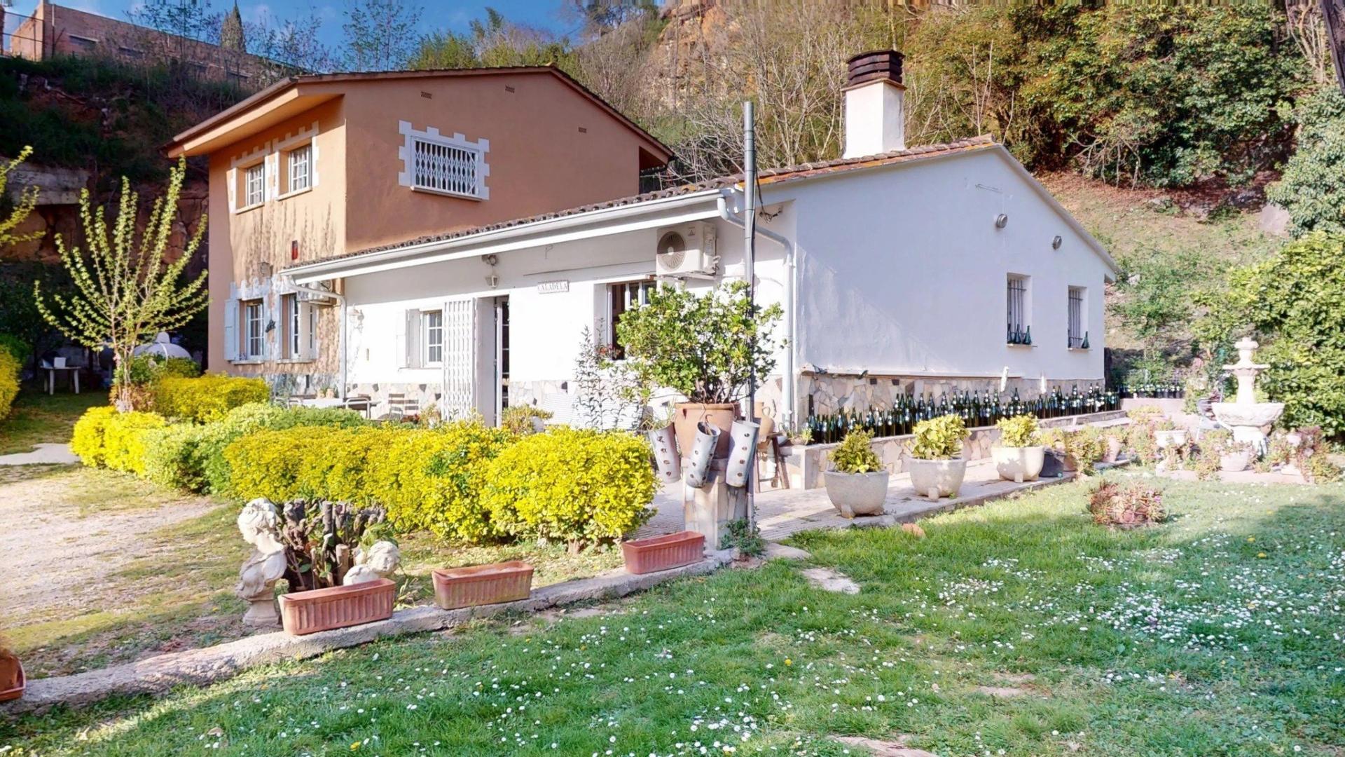 Photo 3 of the listing.