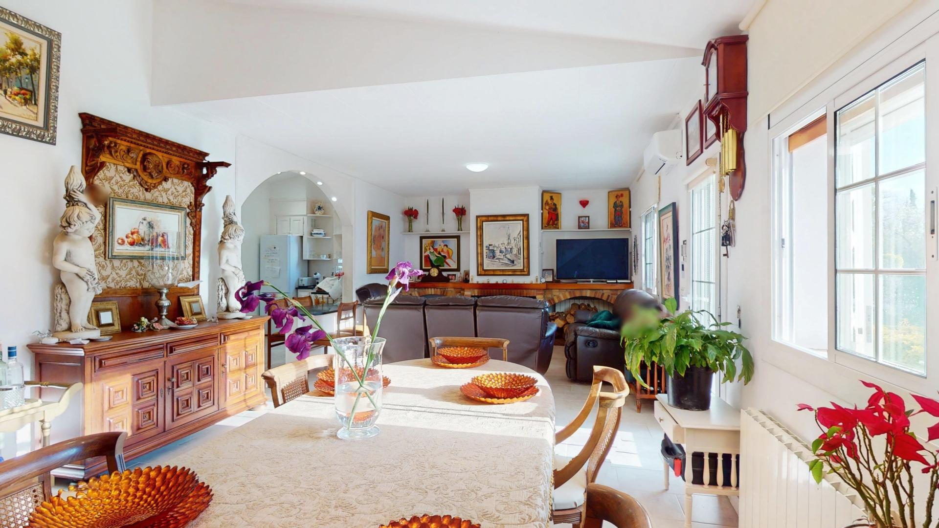 Photo 8 of the listing.