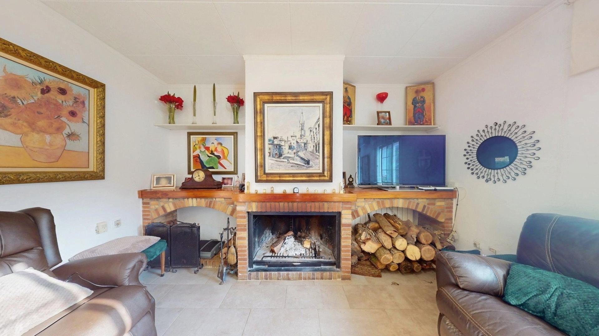 Photo 9 of the listing.