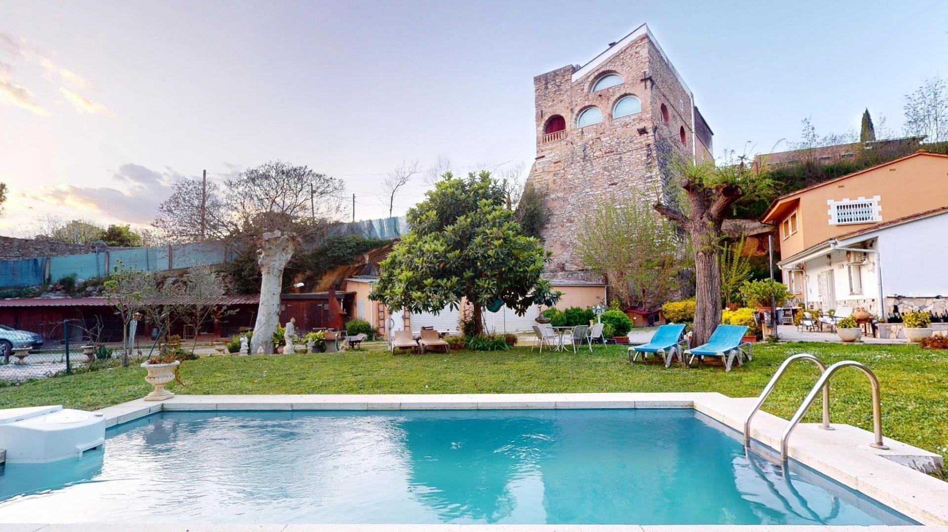 Photo 11 of the listing.