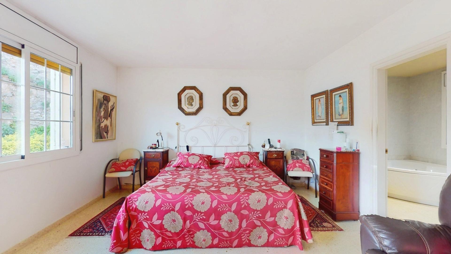 Photo 17 of the listing.