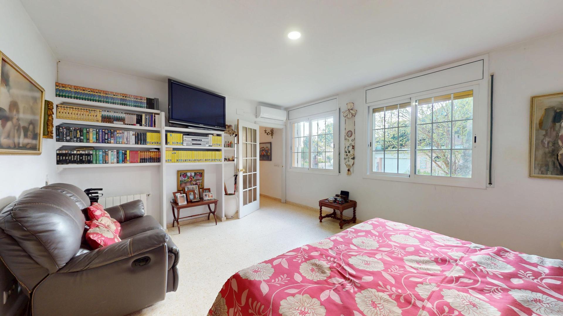 Photo 32 of the listing.