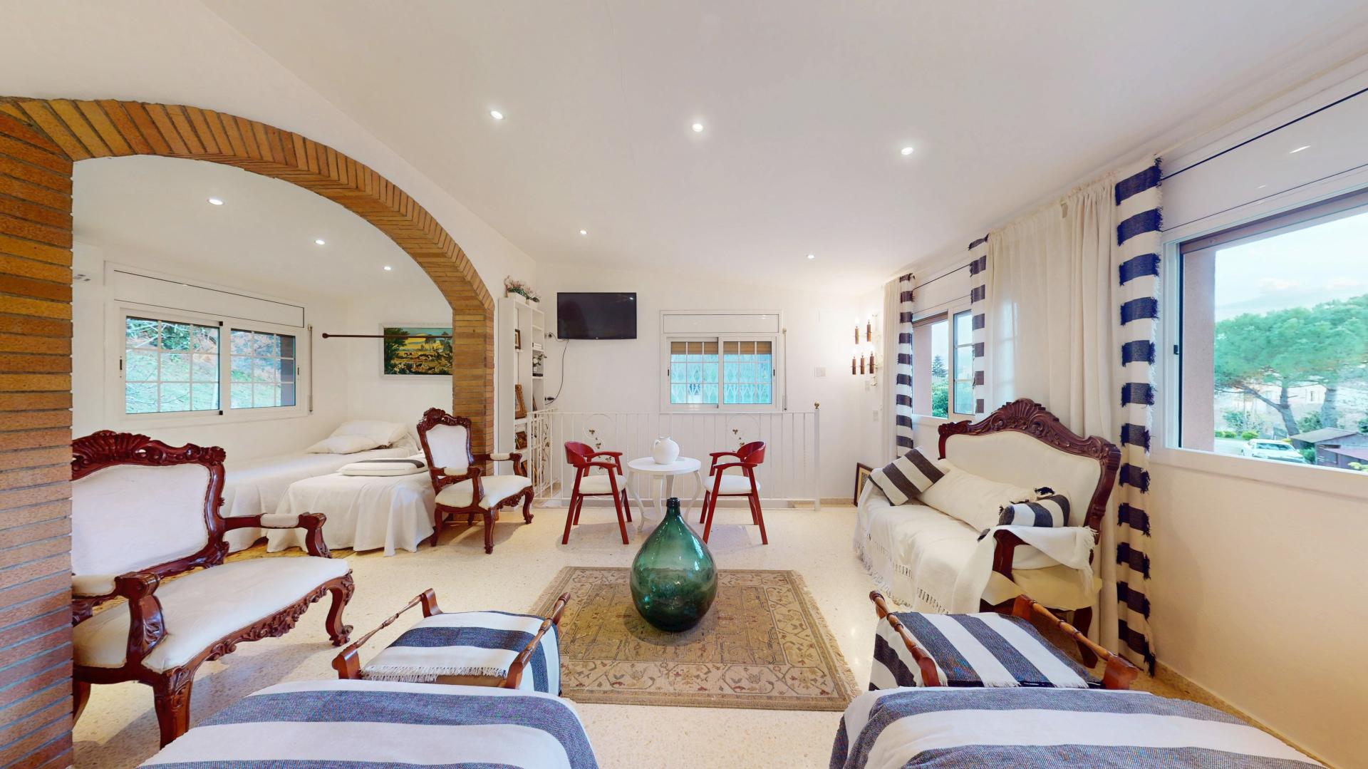 Photo 33 of the listing.