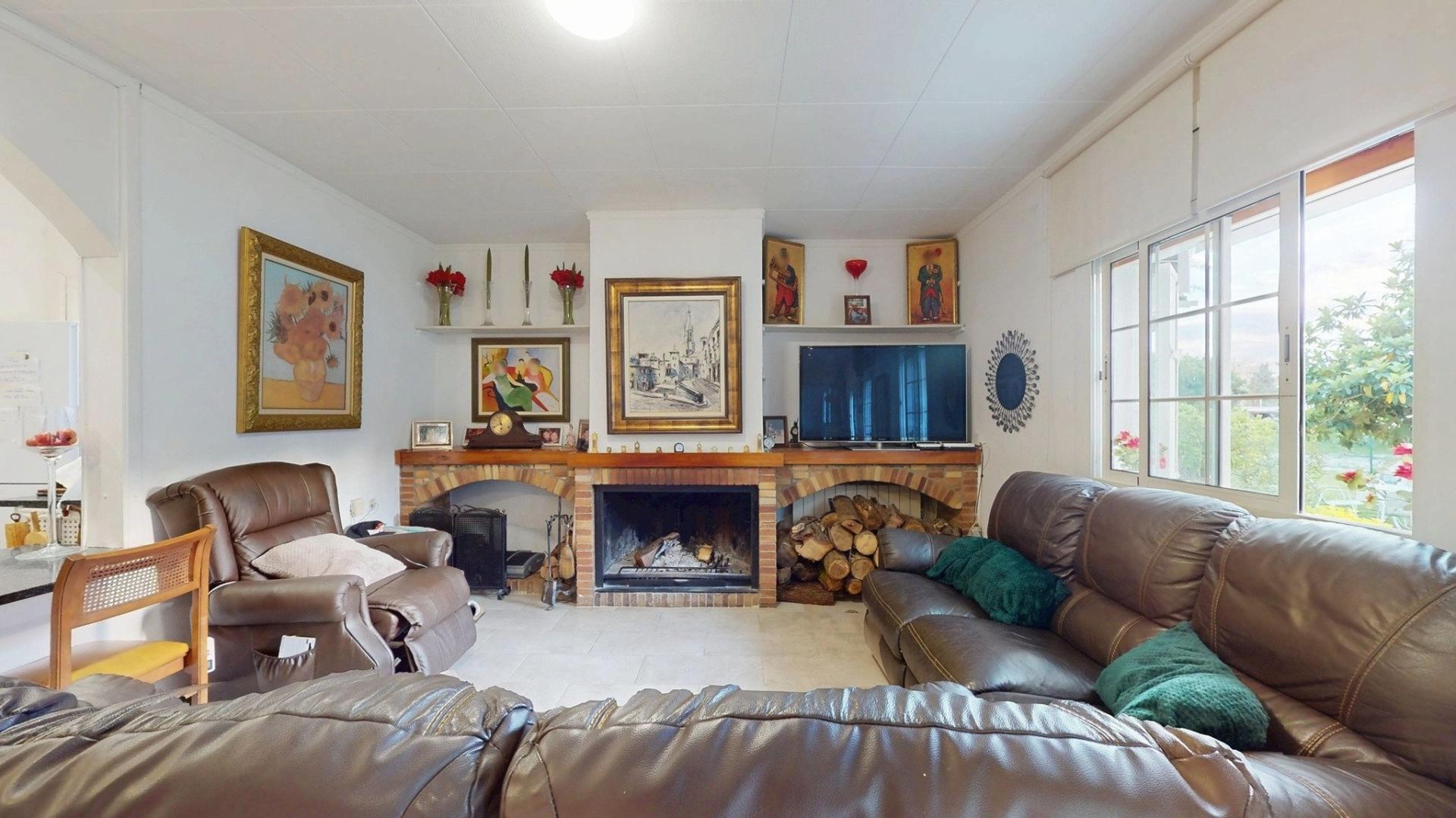 Photo 4 of the listing.