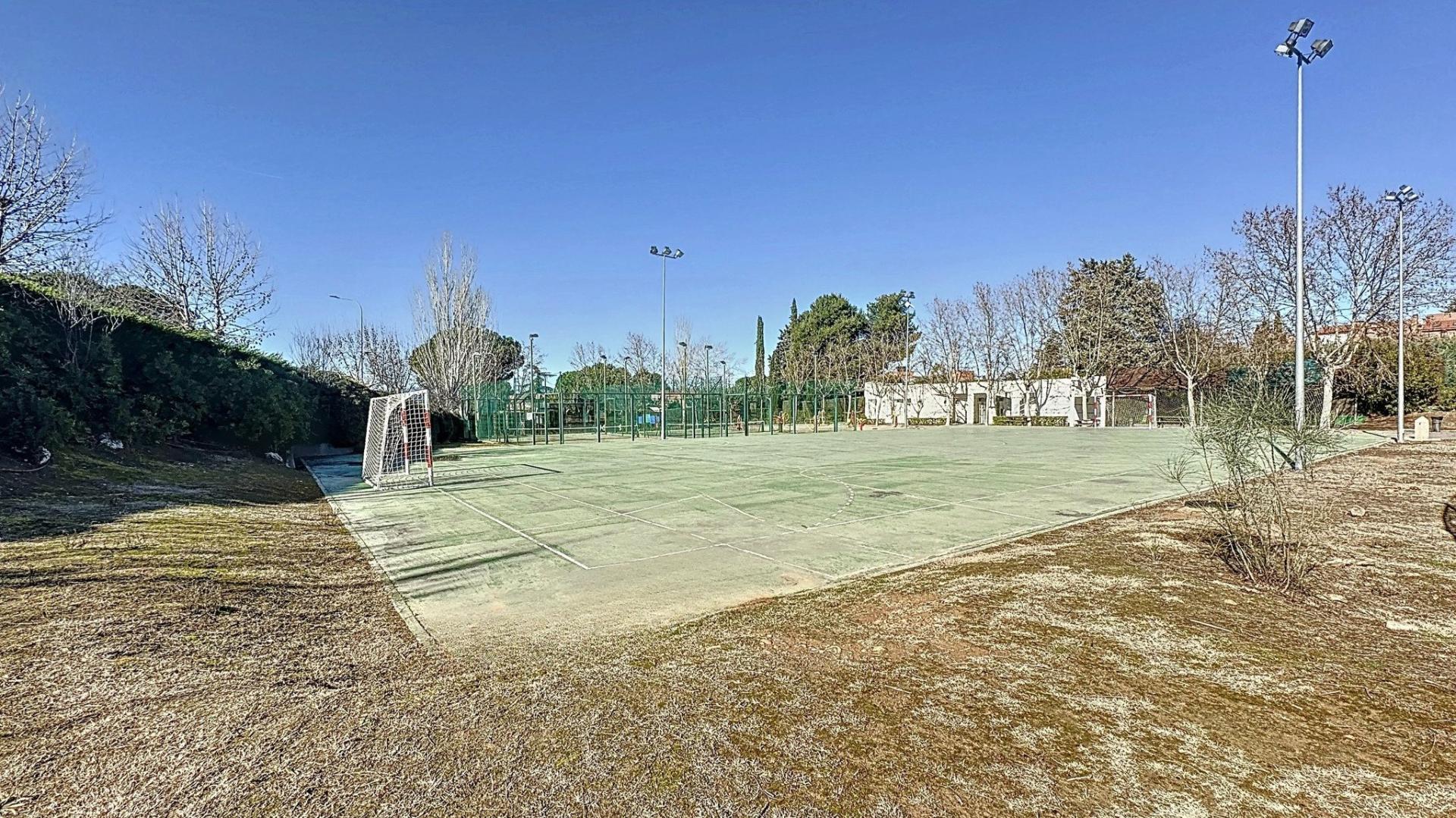 Photo 45 de l'annonce.