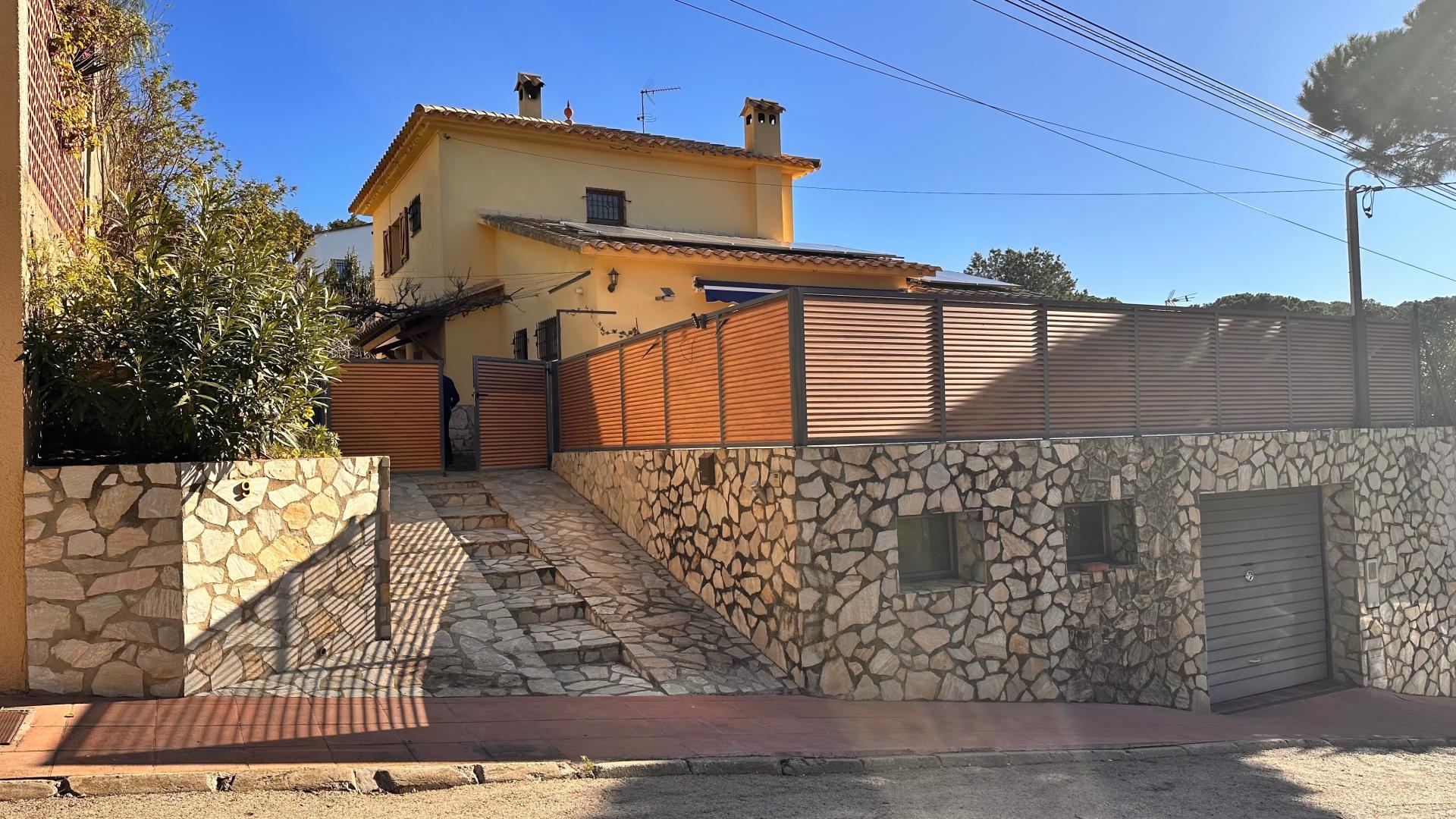 Photo 6 of the listing.