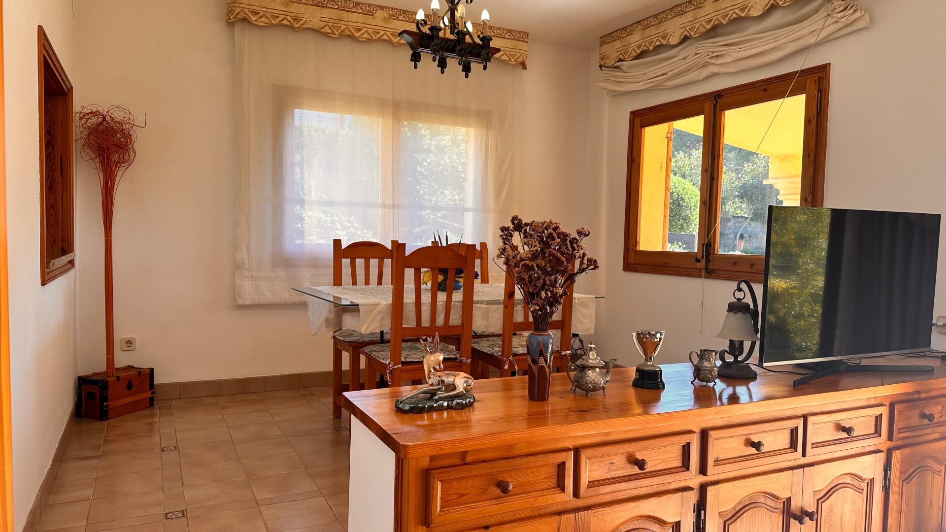 Photo 8 of the listing.