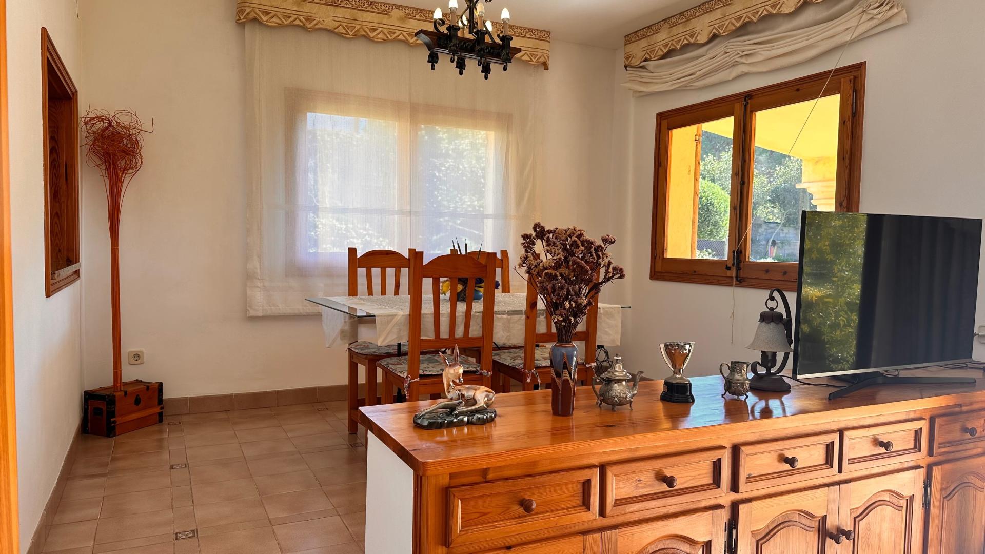 Photo 11 of the listing.