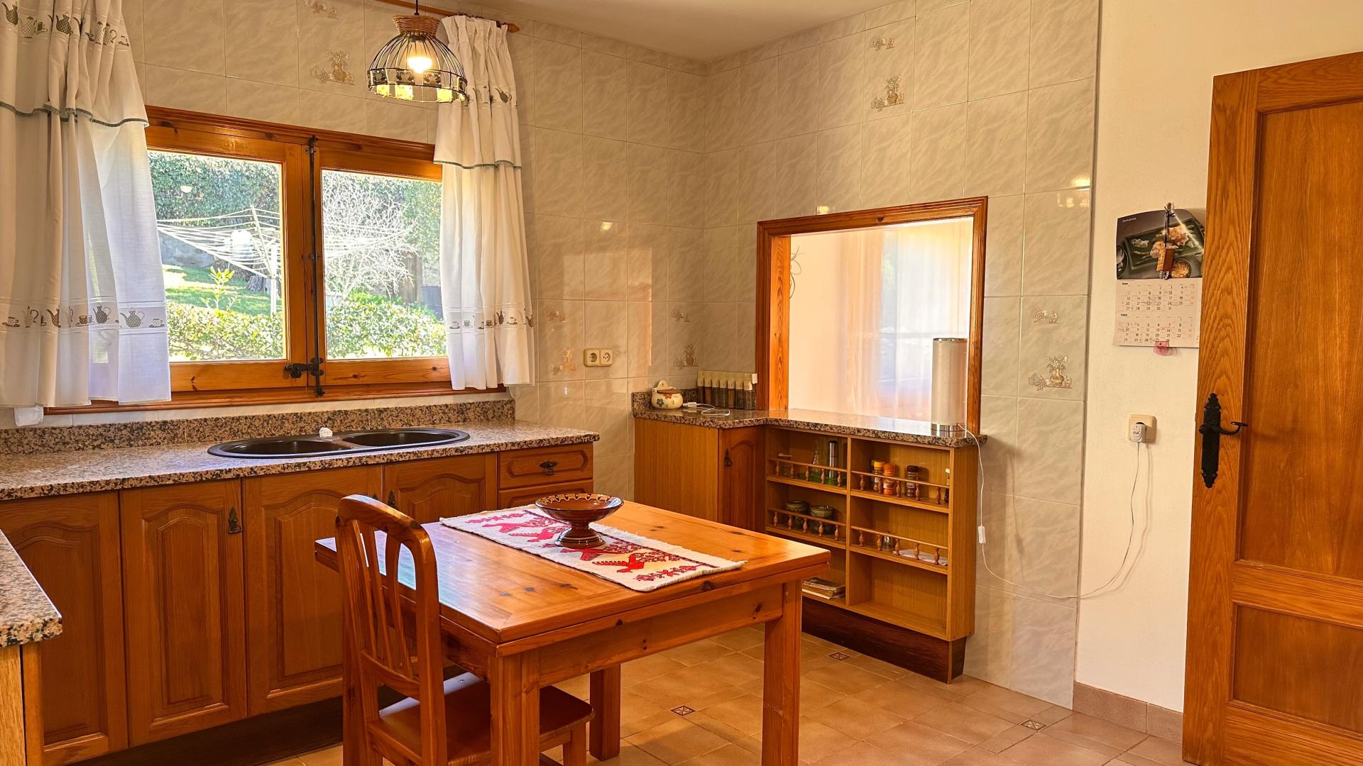 Photo 13 of the listing.