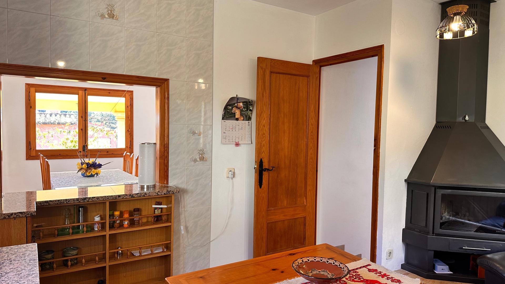 Photo 14 of the listing.