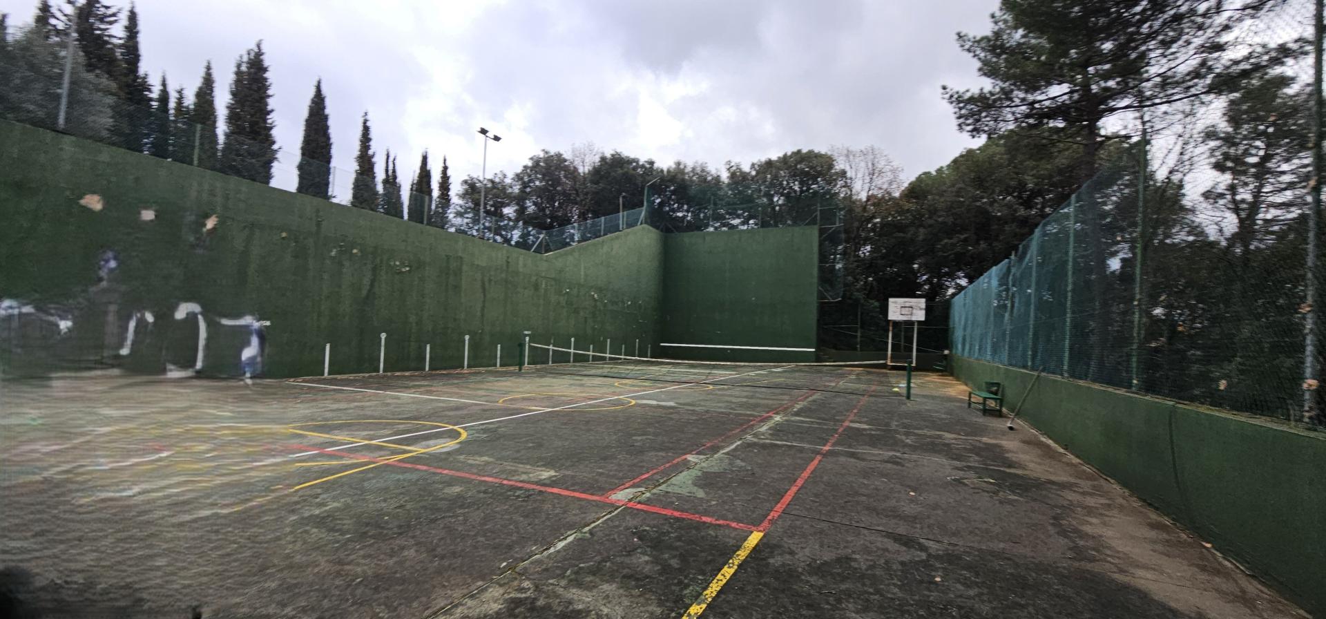 Photo 48 of the listing.