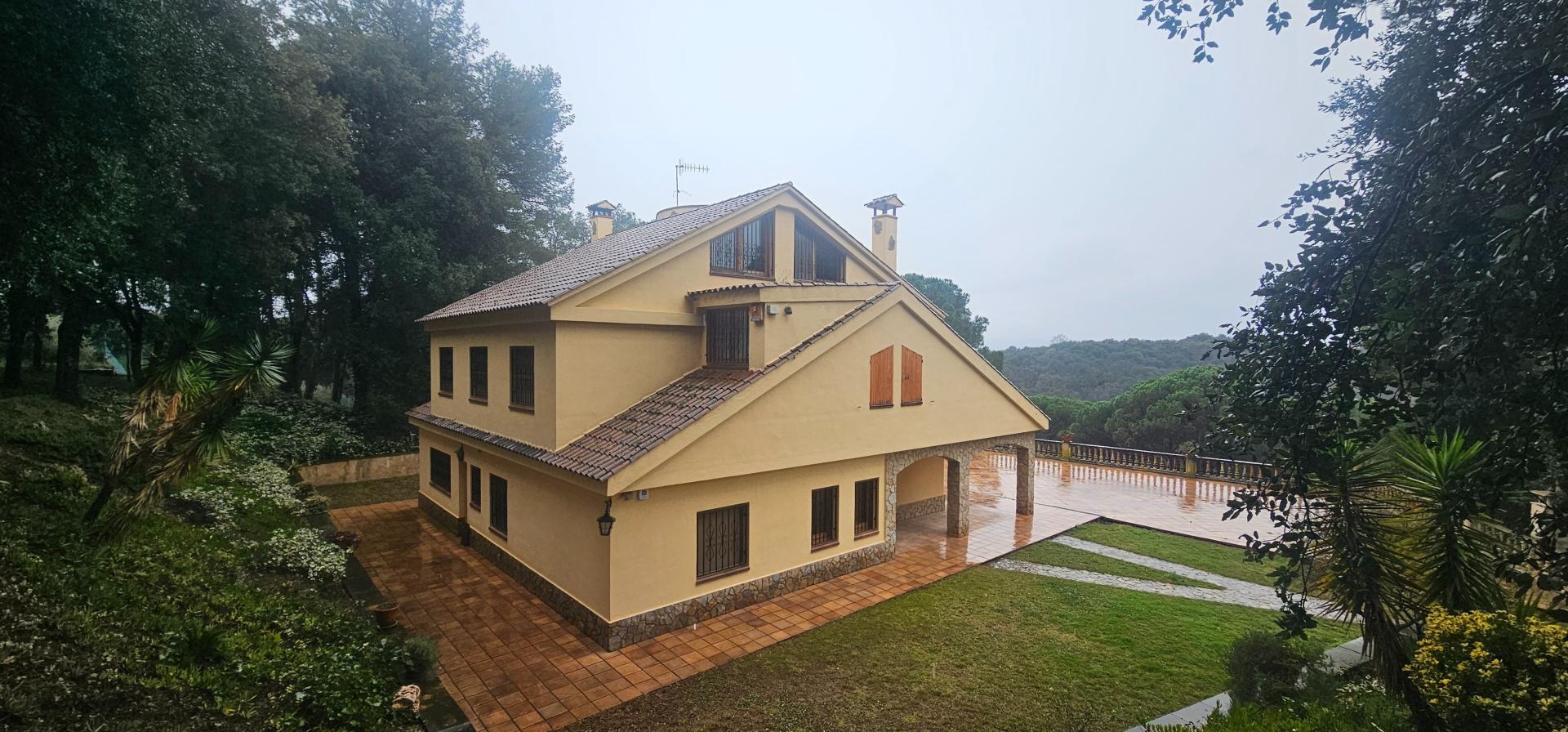 Photo 5 of the listing.