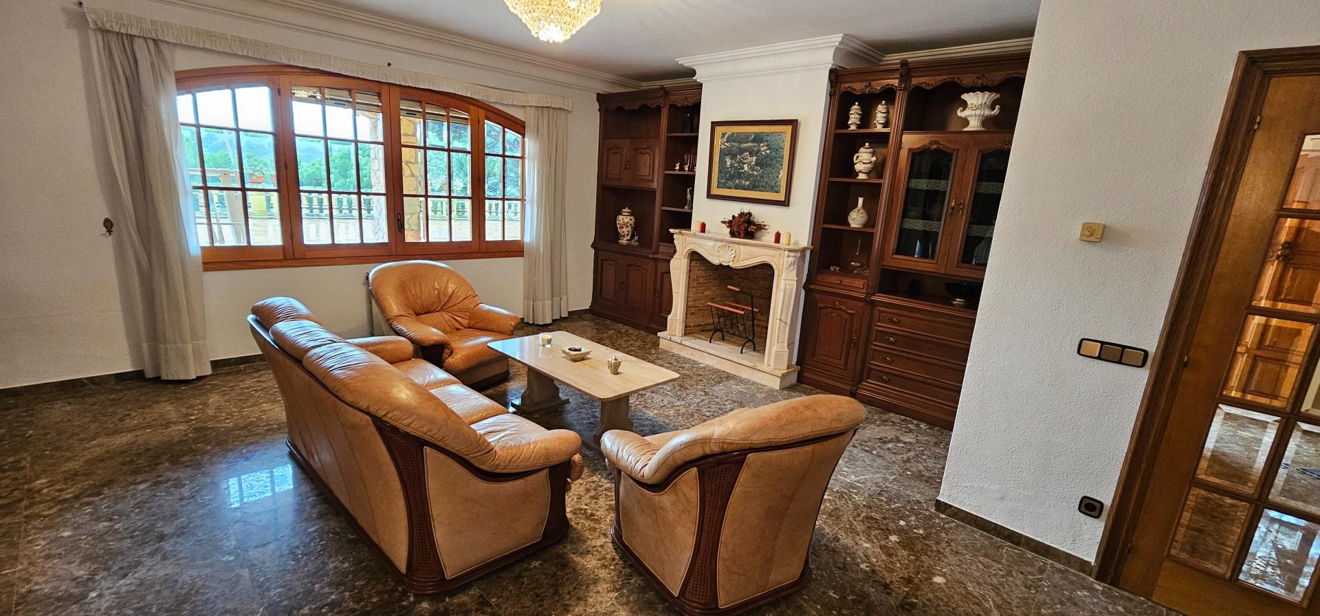 Photo 11 of the listing.