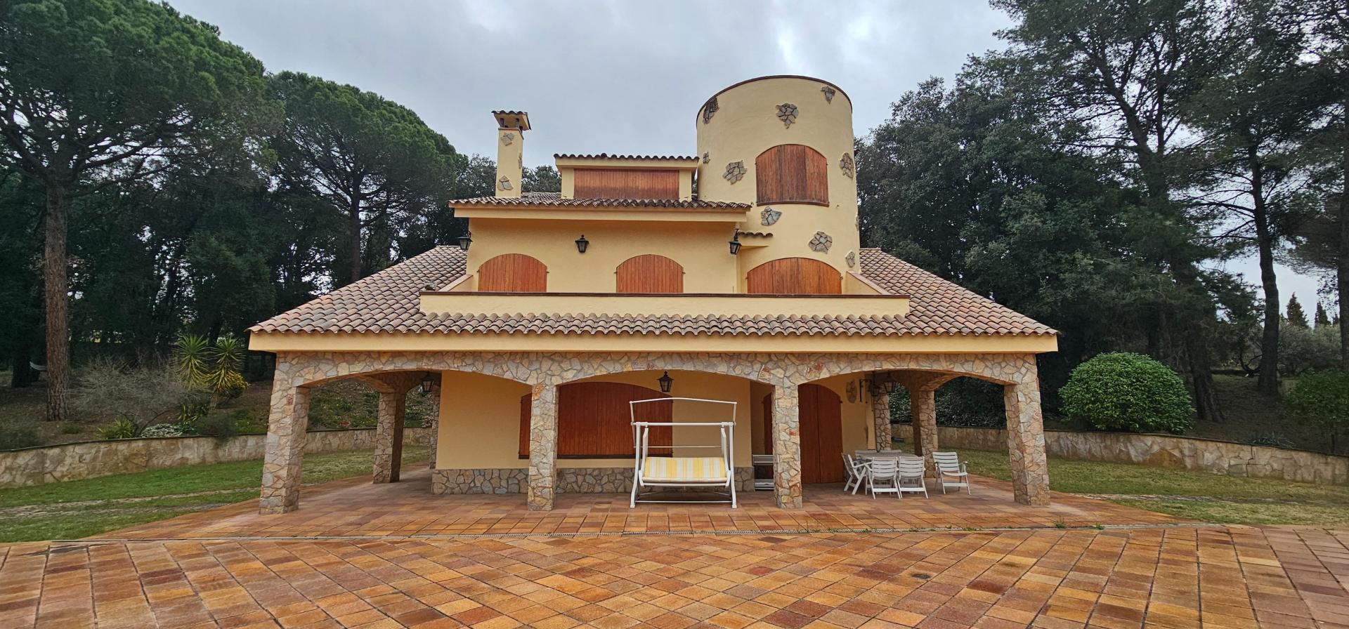 Photo 4 of the listing.