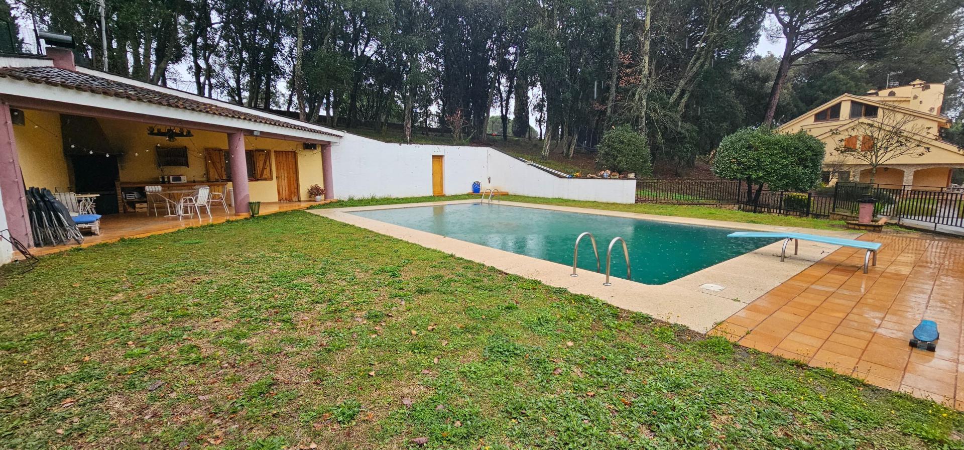 Photo 2 of the listing.