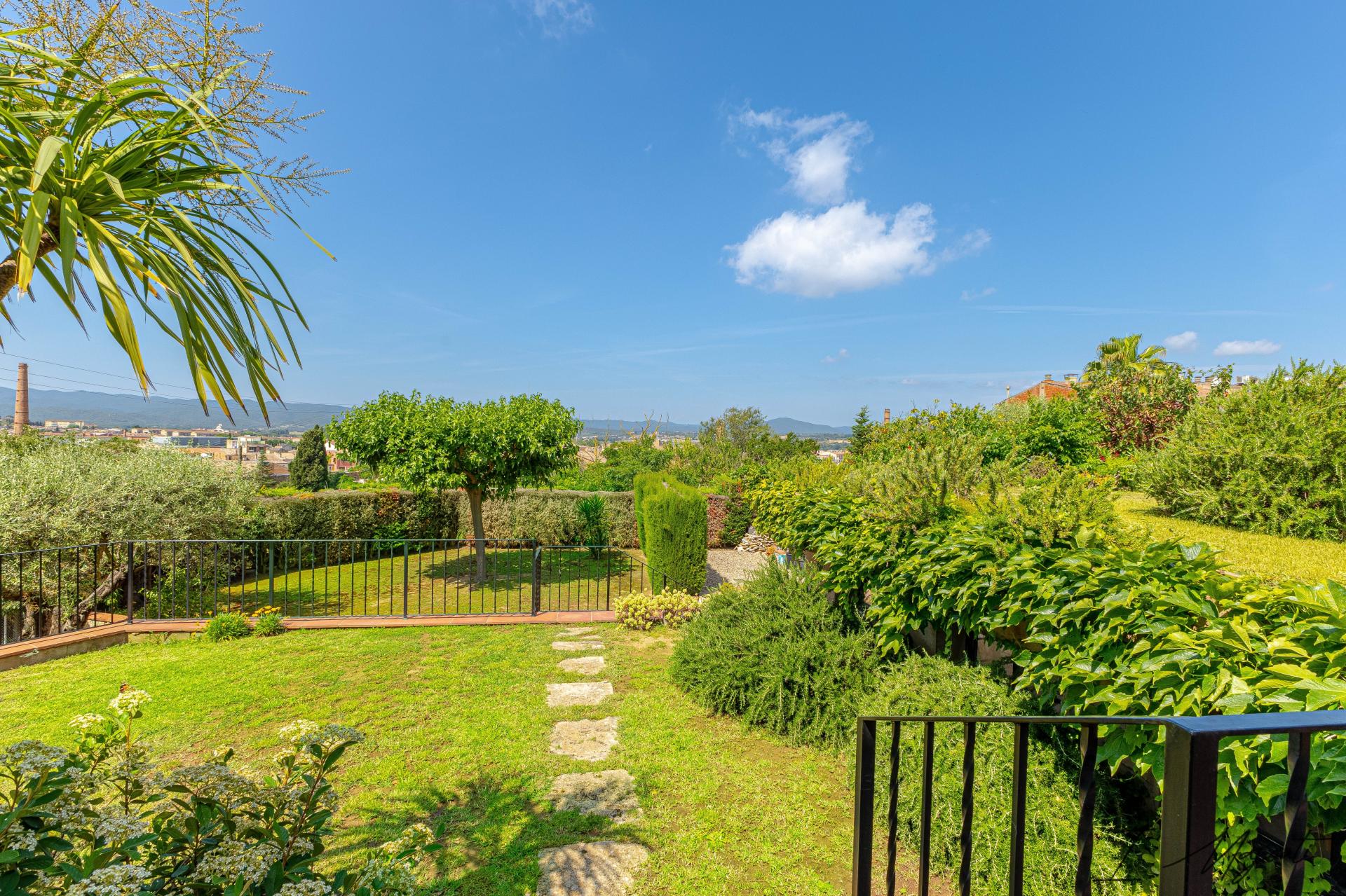 Photo 9 of the listing.