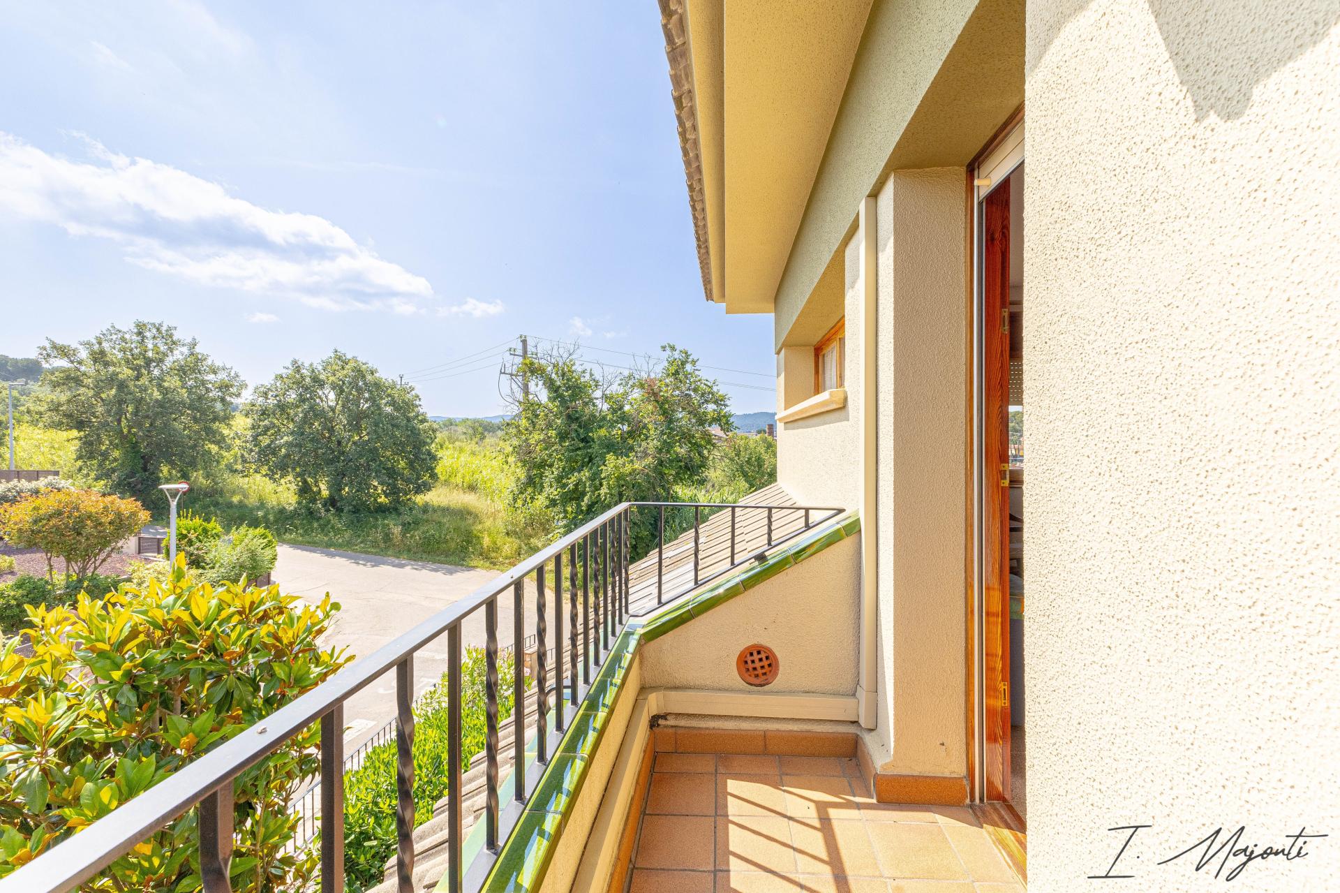 Photo 33 of the listing.