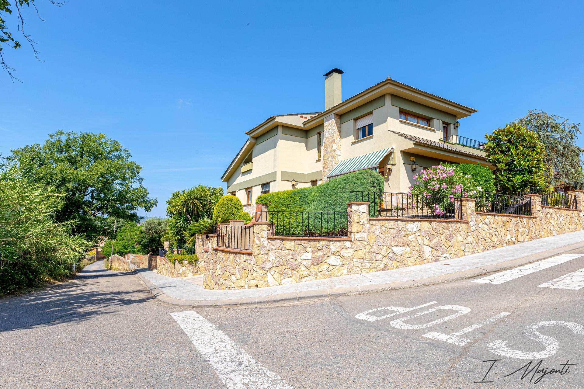 Photo 4 of the listing.