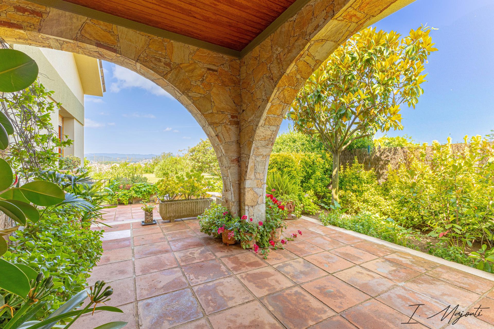 Photo 11 of the listing.