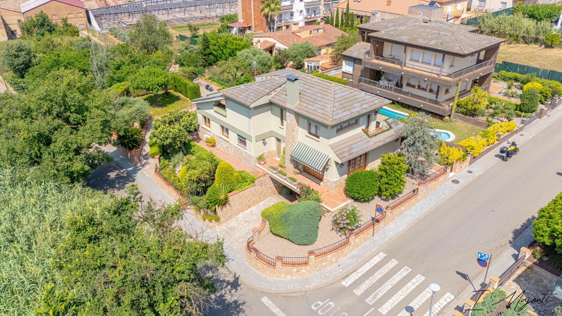 Photo 6 of the listing.