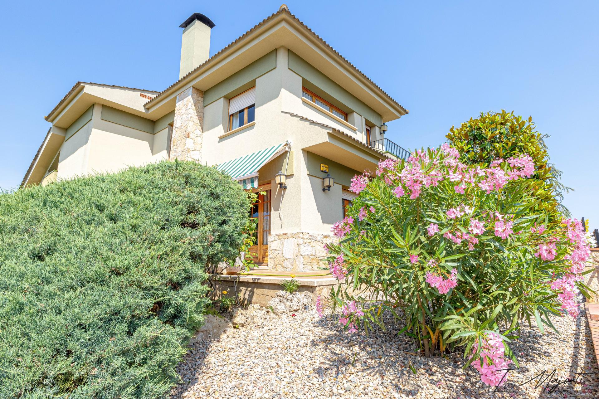 Photo 7 of the listing.