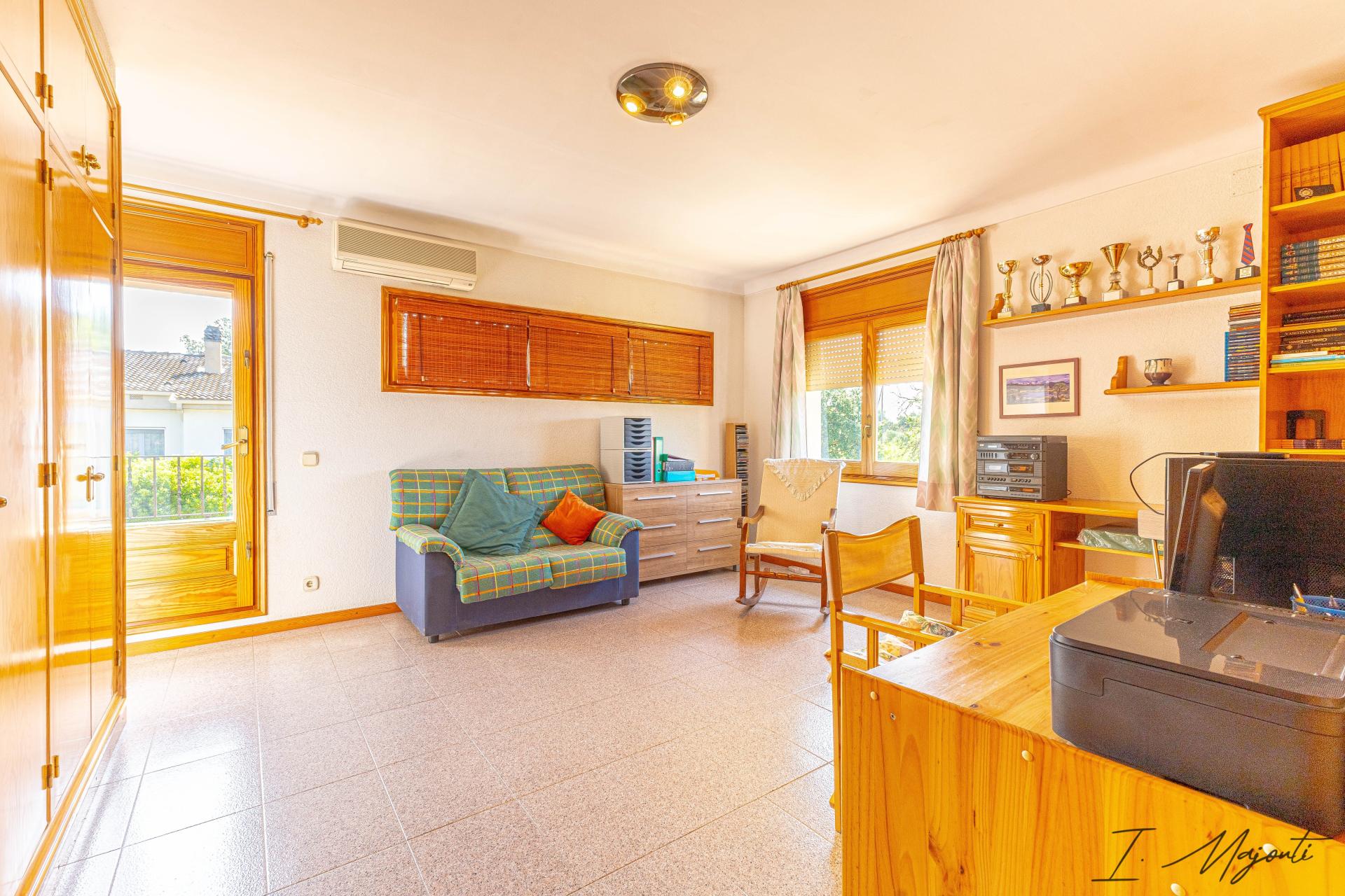 Photo 32 of the listing.