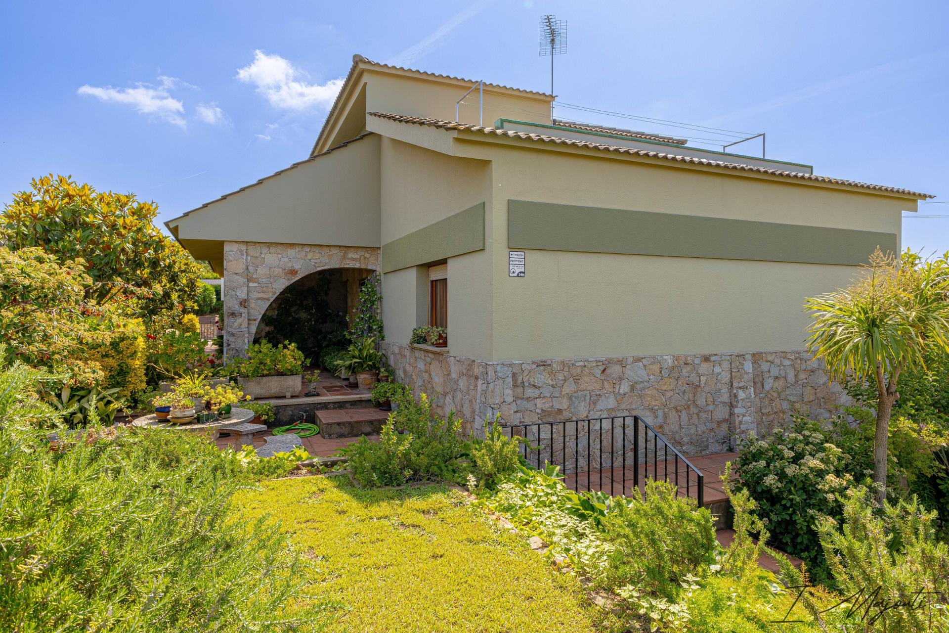 Photo 13 of the listing.