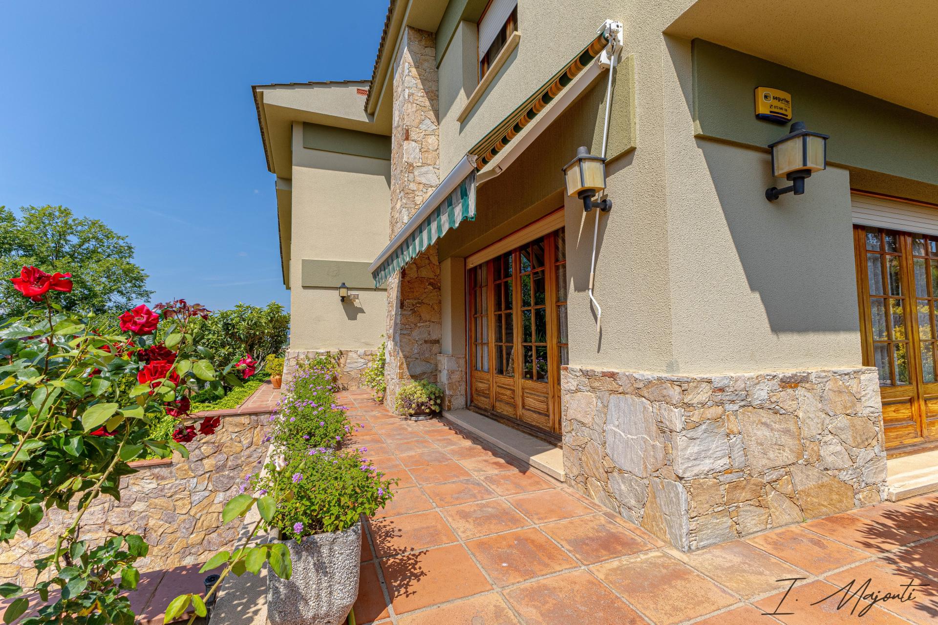 Photo 10 of the listing.