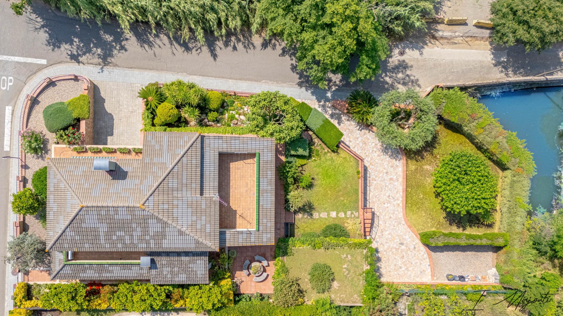 Photo 3 of the listing.