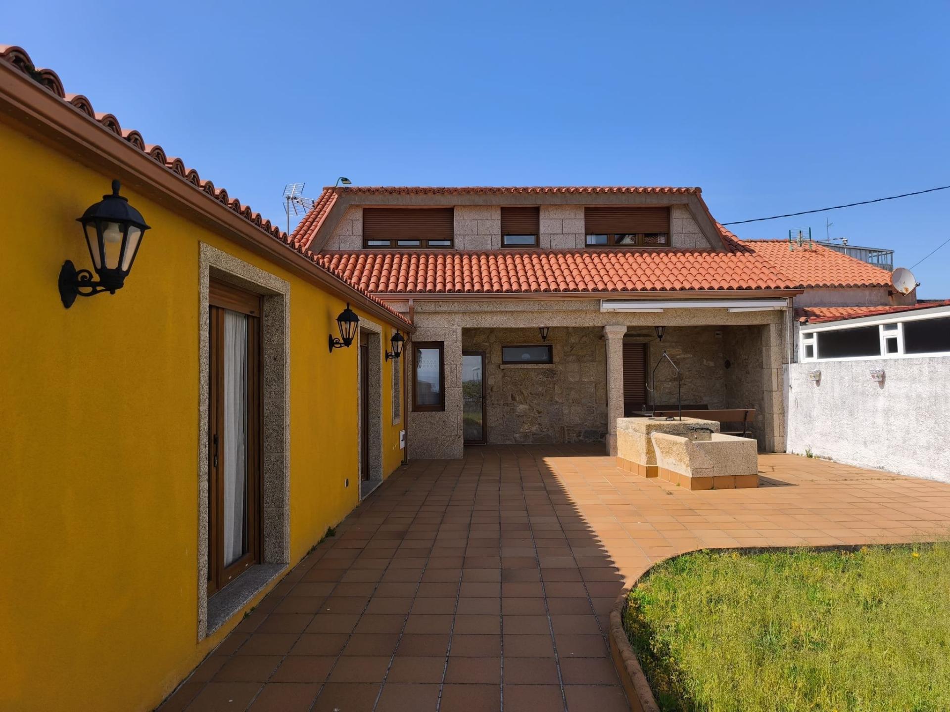 Photo 2 of the listing.