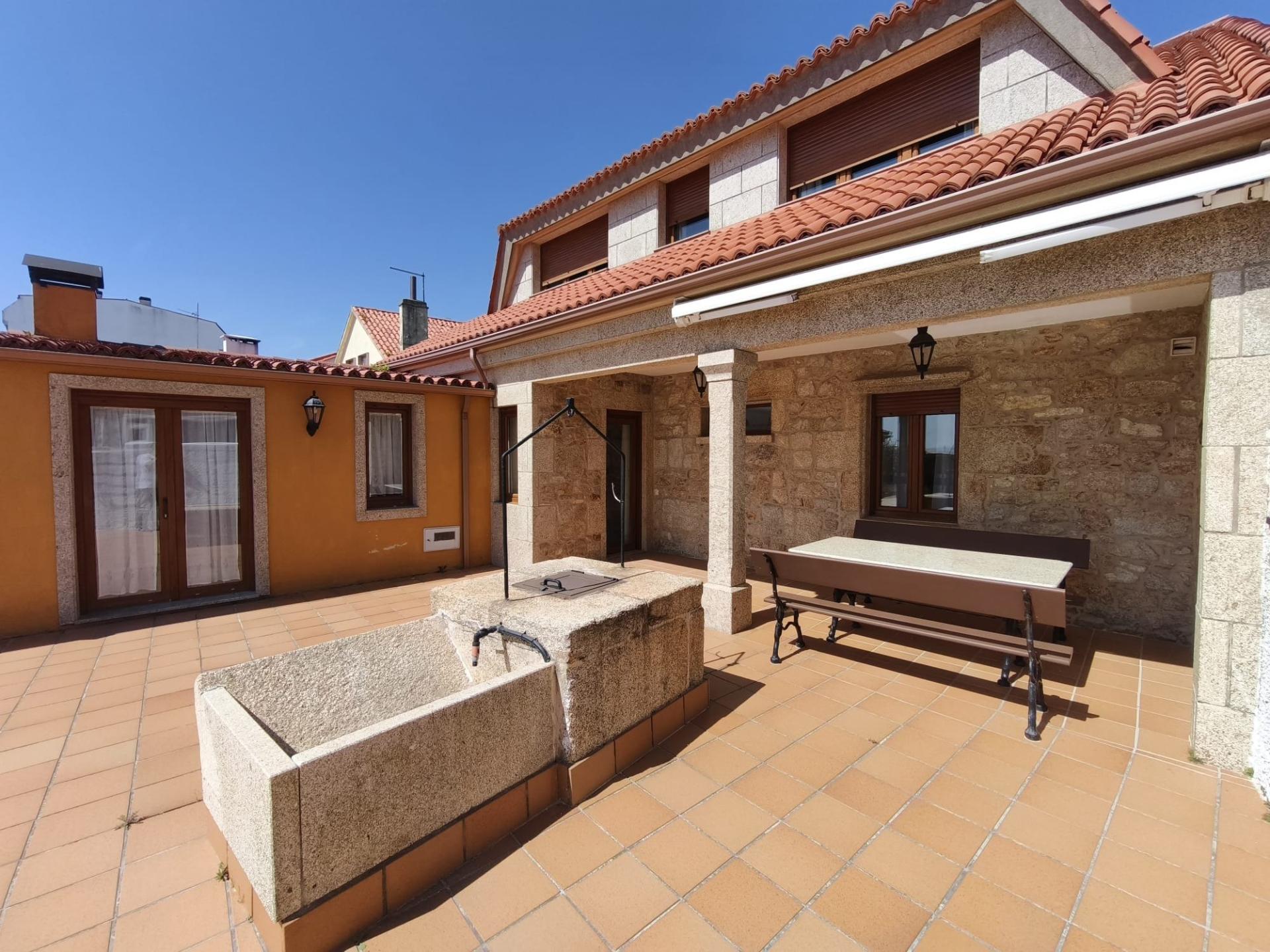 Photo 3 of the listing.